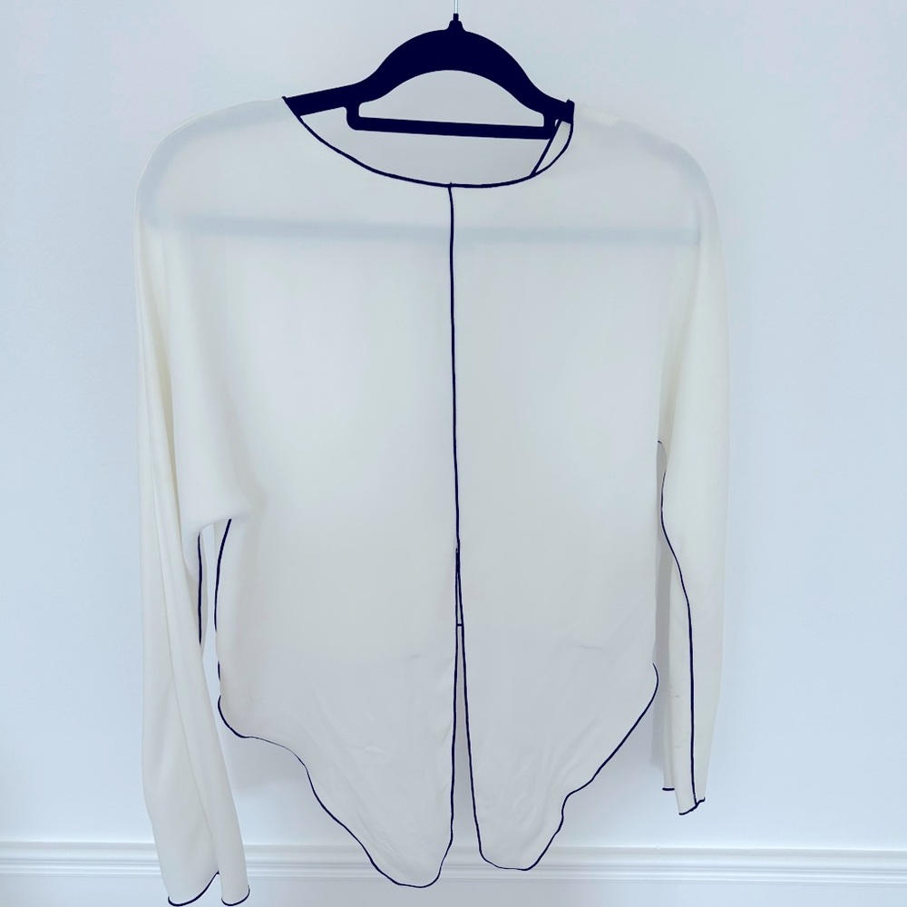 Like new, Aritzia Abasi blouse, size xs.